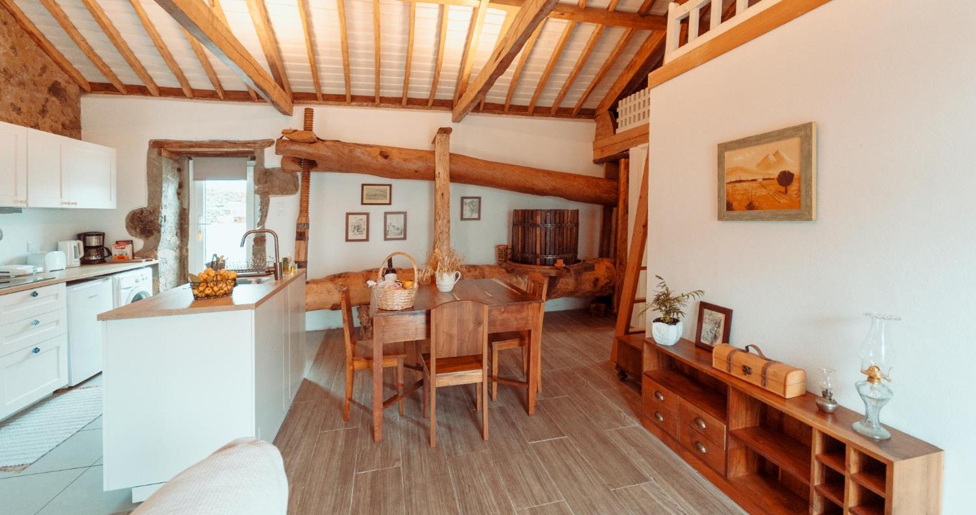 Charming House - House & *