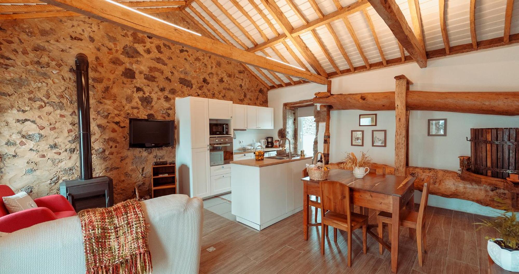 Charming House - House & * Biscoitos (Terceira)