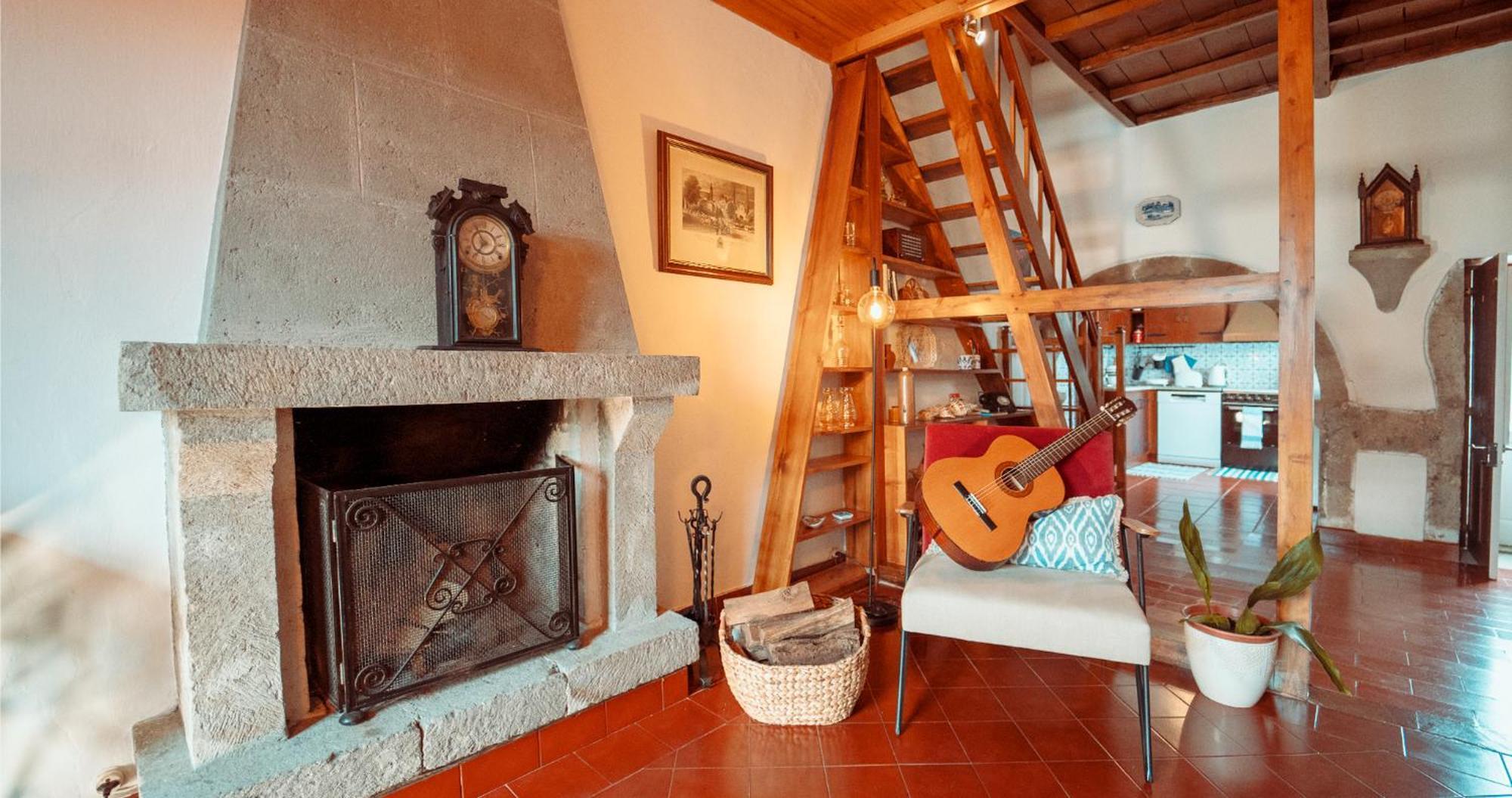Charming House - House & *
