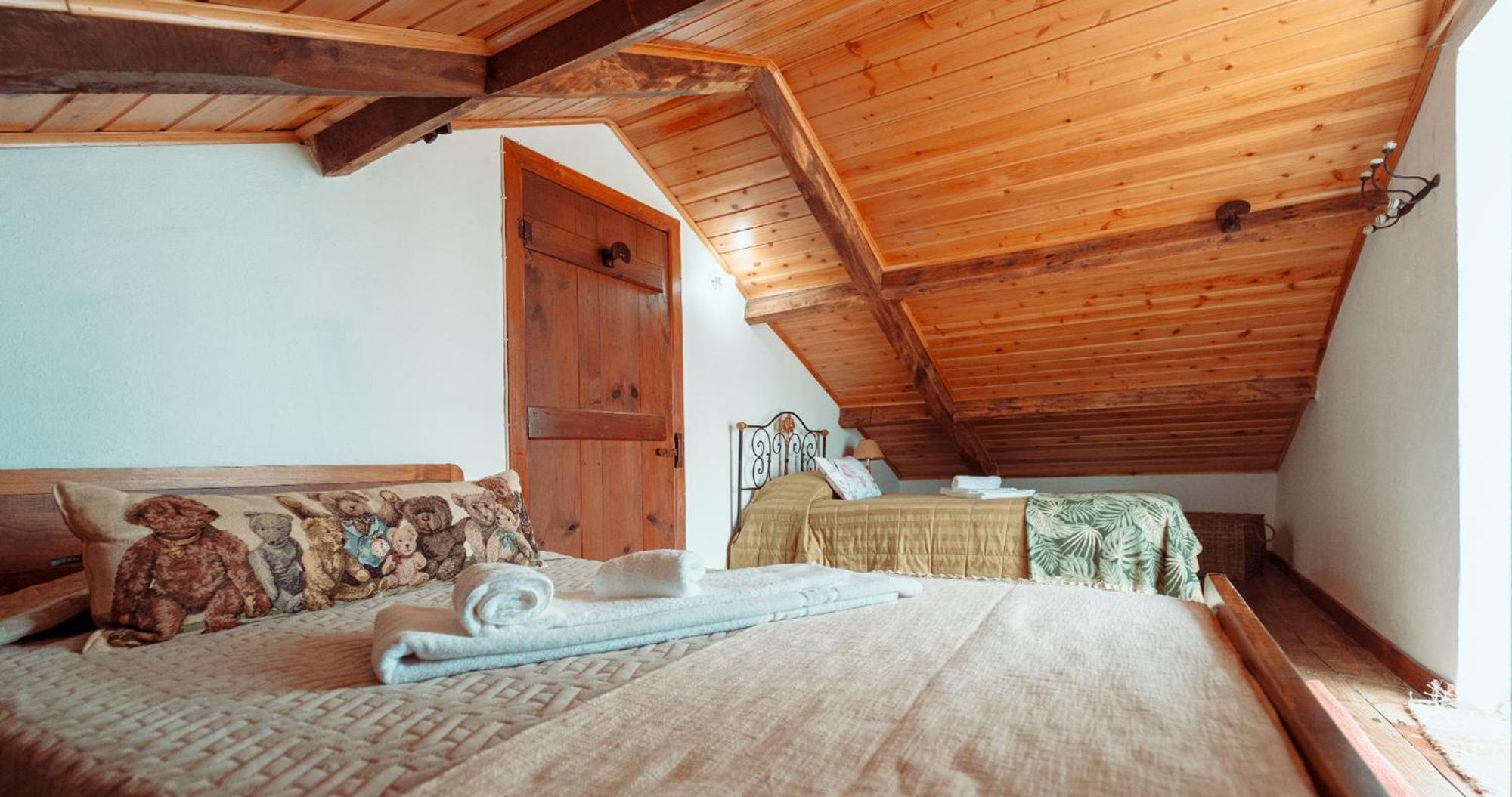 Charming House - House & *
